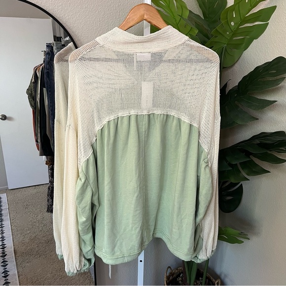 ✨ Urban Outfitters Sage Green & Cream Mesh Pullover Sz L | Lightweight Top - Picture 11 of 11
